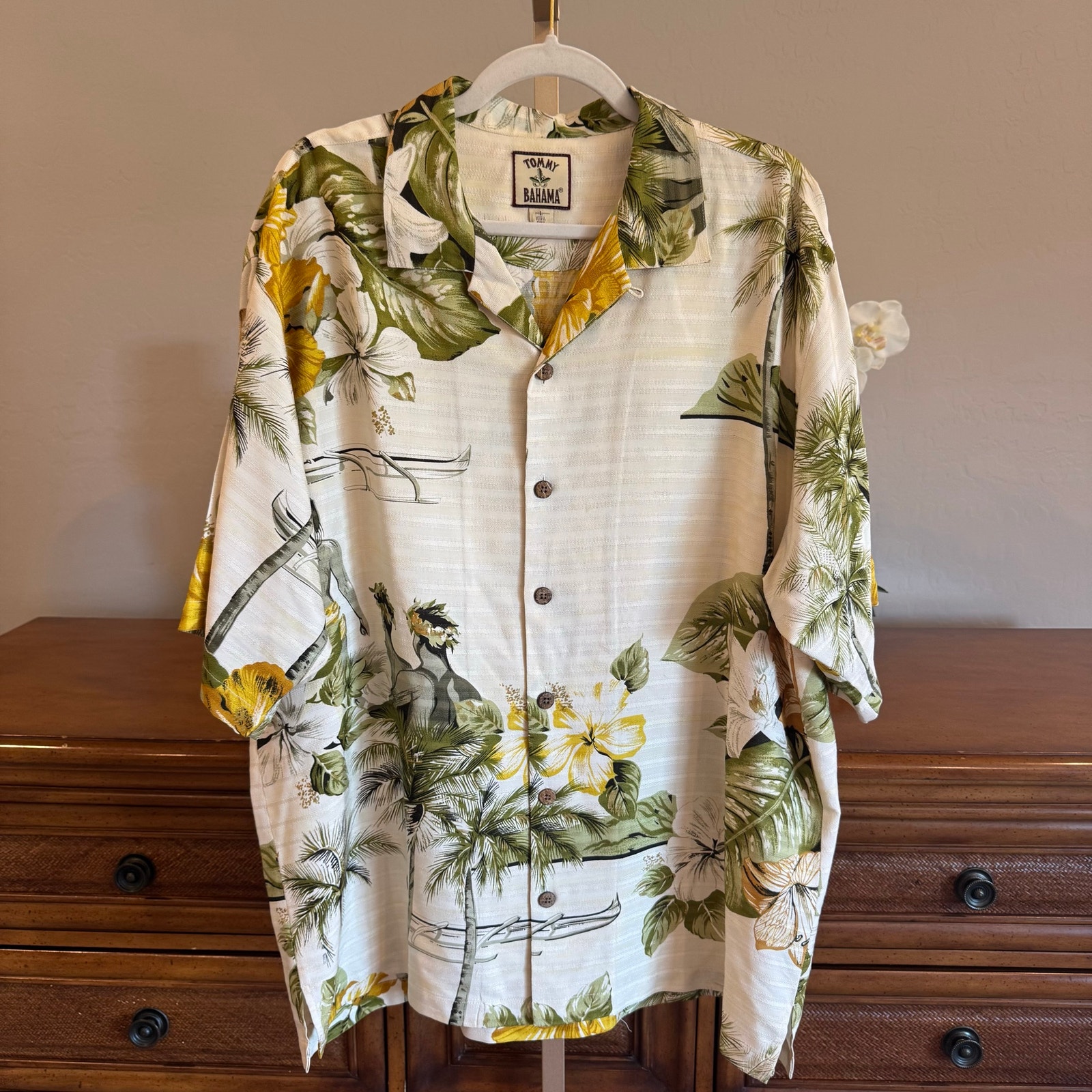 Tommy Bahama 100% Silk Hawaiian Shirt Canoe Paddlers Island Scene L